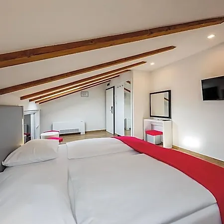Sveti Kriz Hotel Trogir
